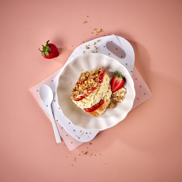 Strawberry Cookie Crumble Cheesecake
